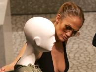Jennifer Lopez pokazała piersi w sklepie